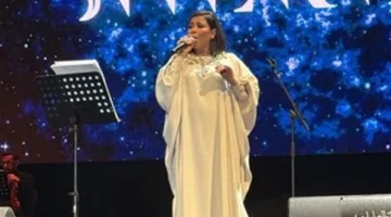 عمرو أديب يؤكد دعمه لشيرين بعد أزمة “البلاي باك”: فنانة متميزة وقدمت مليون عرض رائع سابقًا.