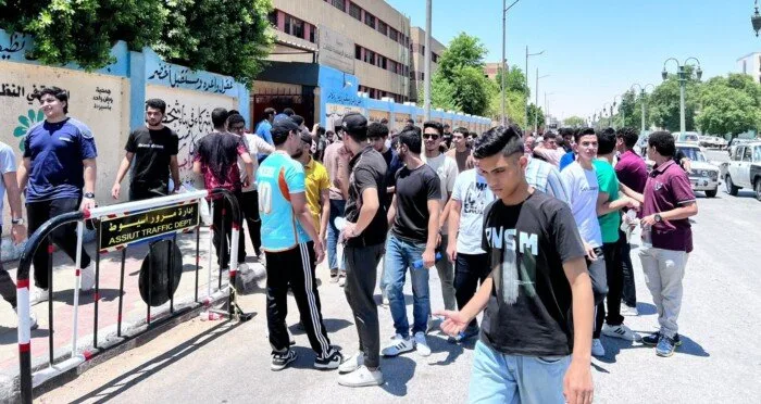 انطلاق وصول طلاب الثانوية العامة 2025 بنظامها القديم إلى مراكز الامتحانات