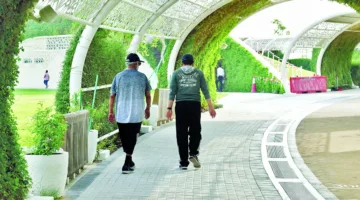 الحدائق المزودة بالمكيفات: ملاذ صيفي آمن لممارسة الرياضات