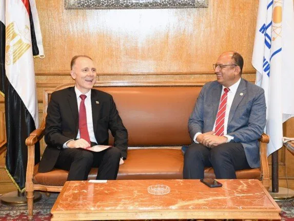 السفير البلغاري يقوم بزيارة جامعة حلوان للبحث في سبل التعاون الأكاديمي والتبادل الثقافي. السفير البلغاري يقوم بزيارة جامعة حلوان للبحث في سبل التعاون الأكاديمي والتبادل الثقافي.