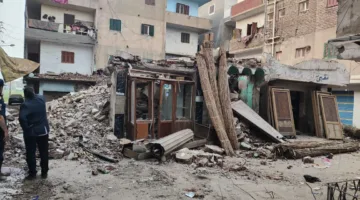 صور | وفاة شخص نتيجة انهيار مبنى مكون من 3 طوابق في كفر الشيخ