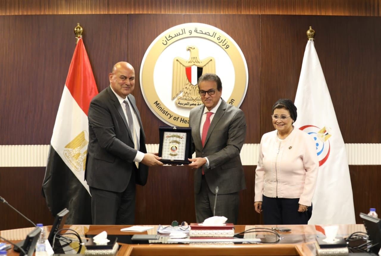 وزير الصحة يشهد تسليم شهادات الدبلوم الاحترافي لإجراءات إدارة الأعمال