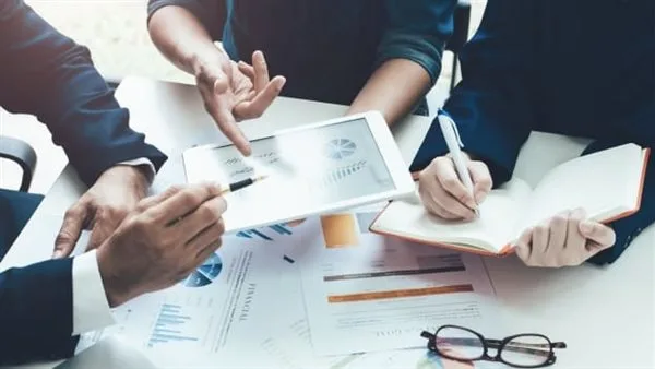 بولندا تبدأ أول اختبار وطني لتقليص ساعات العمل الأسبوعية إلى 32 ساعة amid growing European interest.