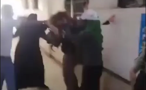 عاجل | أولياء الأمور يتدخلون في سير امتحانات الثانوية العامة.. تفاصيل الحادثة؟ (صور)