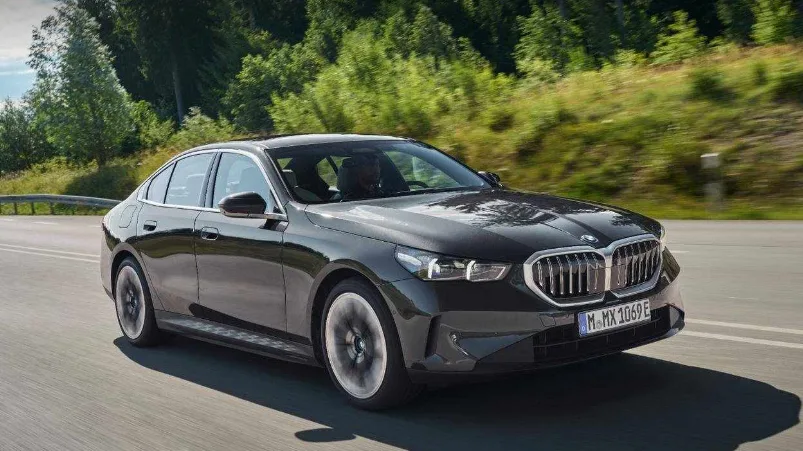 “جلوبال أوتو للسيارات” تعرض BMW 520i الترفيهية بسعر 4.2 مليون جنيه “جلوبال أوتو للسيارات” تعرض BMW 520i الترفيهية بسعر 4.2 مليون جنيه