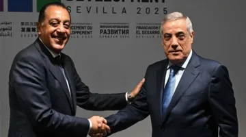 مدبولي يجتمع مع رئيس وزراء الجزائر ويشدد على أن اللجنة المشتركة تعزز التعاون الاقتصادي.