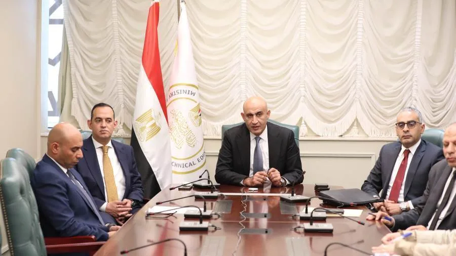 عبد اللطيف: مدراء المديريات يلعبون دوراً محورياً في تنظيم امتحانات الثانوية العامة. عبد اللطيف: مدراء المديريات يلعبون دوراً محورياً في تنظيم امتحانات الثانوية العامة.