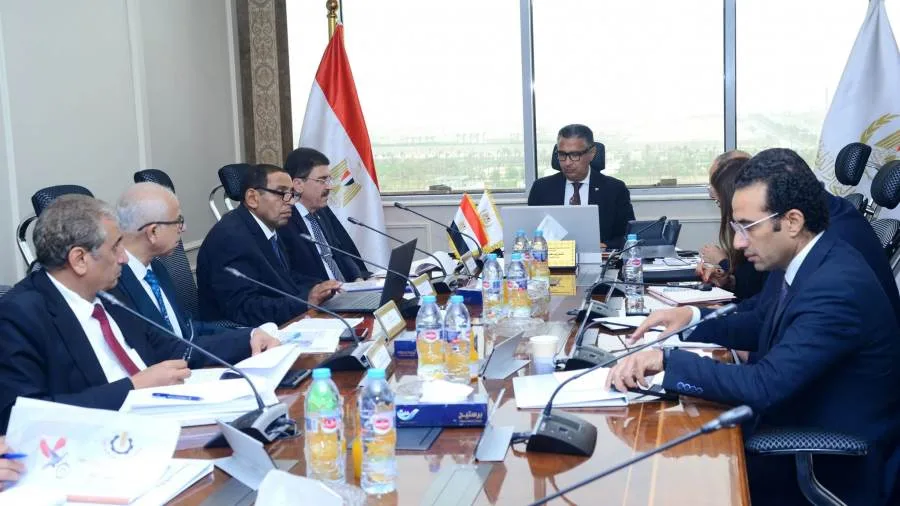 وزير التموين يراقب سير عمل نظام الطحن وتحديث شركات المطاحن لتعزيز الأمن الغذائي