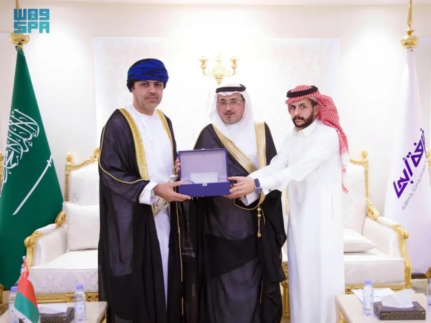 القنصل العماني يستعرض فرص الاستثمار في منطقة عسير