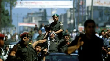 31 عامًا على عودة ياسر عرفات إلى أرض الوطن