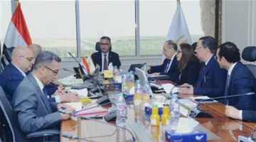 وزير التموين يلتقي بالشركة المصرية لتجارة الجملة لمتابعة سير العمل وتوافر السلع في المخازن والمنافذ.