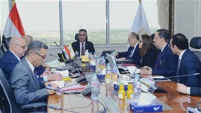وزير التموين يلتقي بالشركة المصرية لتجارة الجملة لمتابعة سير العمل وتوافر السلع في المخازن والمنافذ. وزير التموين يلتقي بالشركة المصرية لتجارة الجملة لمتابعة سير العمل وتوافر السلع في المخازن والمنافذ.
