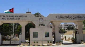 السفيران الأردنيان شاكر العموش وفراس الخوري يتجهان إلى وزارة الخارجية في عمان