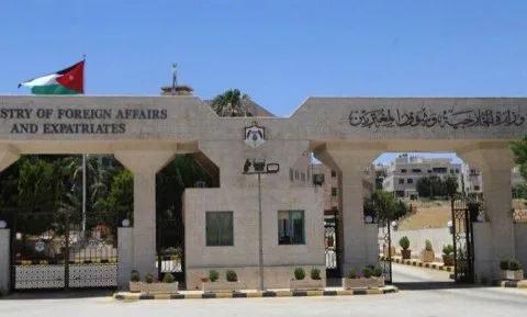 السفيران الأردنيان شاكر العموش وفراس الخوري يتجهان إلى وزارة الخارجية في عمان السفيران الأردنيان شاكر العموش وفراس الخوري يتجهان إلى وزارة الخارجية في عمان