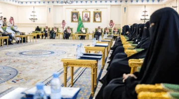 أمير القصيم يكرّم المستفيدين من جمعية أبناء