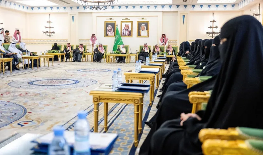 أمير القصيم يكرّم المستفيدين من جمعية أبناء أمير القصيم يكرّم المستفيدين من جمعية أبناء