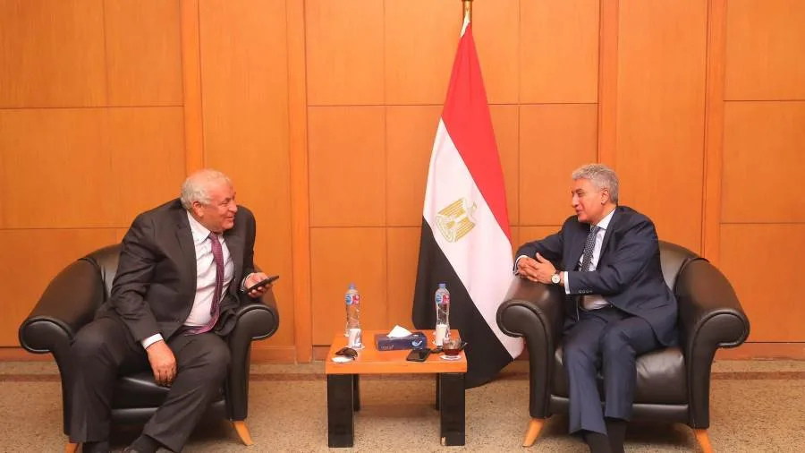 وزير السياحة يناقش مع محافظ الوادي الجديد سبل تعزيز التعاون وتنشيط الحركة السياحية في المحافظة