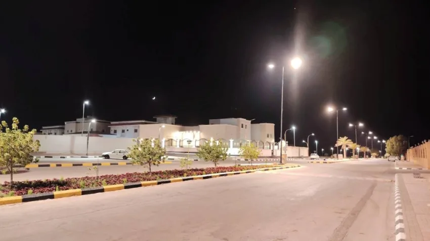 القرية العليا تُكمل مشروع استبدال أعمدة الإنارة في الشوارع الرئيسية والأحياء السكنية القرية العليا تُكمل مشروع استبدال أعمدة الإنارة في الشوارع الرئيسية والأحياء السكنية