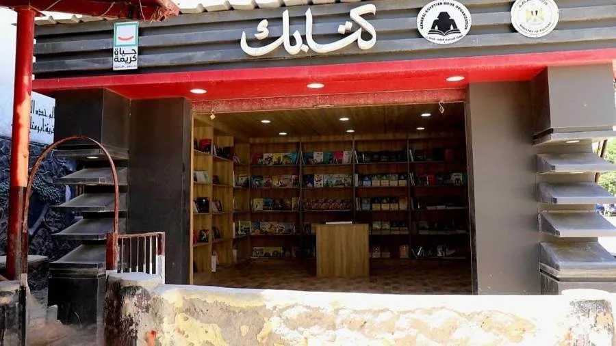 وزير الثقافة يعلن عن تدشين مواقع جديدة لمبادرة “كشك كتابك” في إطار احتفالات الوزارة بثورة 30 يونيو.