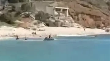 بعد مجهودات متواصلة.. اكتشاف جثة شاب عراقي قرب أحد السواحل (فيديو)