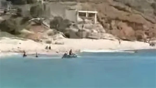 بعد مجهودات متواصلة.. اكتشاف جثة شاب عراقي قرب أحد السواحل (فيديو) بعد مجهودات متواصلة.. اكتشاف جثة شاب عراقي قرب أحد السواحل (فيديو)