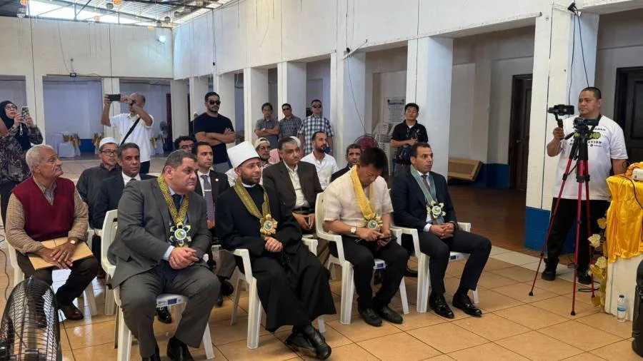 وزير الأوقاف يقوم بزيارة المسجد الأزرق في الفلبين وزير الأوقاف يقوم بزيارة المسجد الأزرق في الفلبين