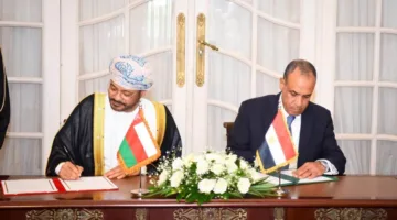 وزير الخارجية والهجرة يلتقي بنظيره العُماني ويترأس اجتماعات اللجنة المشتركة في القاهرة