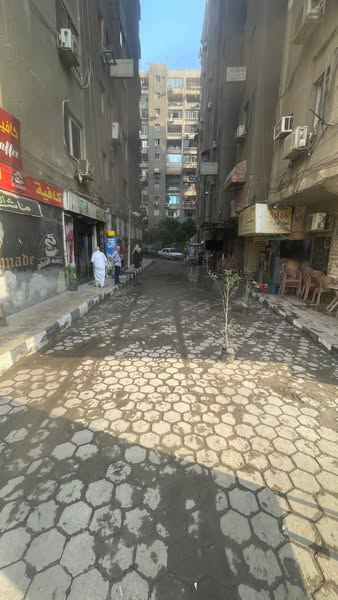 استمرار جهود حي شرق مدينة نصر في رفع تجمعات مياه الأمطار وتحقيق السيولة المرورية