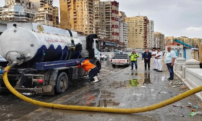 الإسكندرية تعلن حالة الطوارئ وتوزيع المعدات تحضيرًا للتغيرات المناخية.