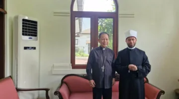 رئيس أساقفة مانيلا يلتقي وزير الأوقاف لمناقشة سبل التعاون وتبادل الزيارات.