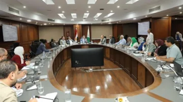 في لقاءه الأسبوعي، محافظ الجيزة يؤكد على رؤساء الأحياء ضرورة التعامل الفوري مع شكاوى المواطنين.