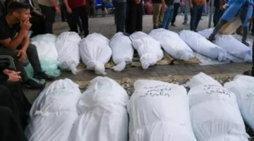 مقتل 15 فلسطينيًا جراء قصف الاحتلال الإسرائيلي لمناطق انتظار المساعدات في وسط قطاع غزة