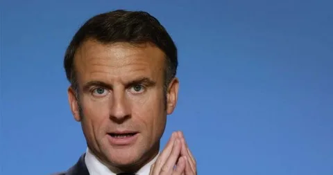 ماكرون يطالب بوتين خلال أول لقاء بينهما منذ 2022 بوقف إطلاق النار في أوكرانيا ماكرون يطالب بوتين خلال أول لقاء بينهما منذ 2022 بوقف إطلاق النار في أوكرانيا