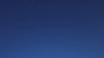ومضة في السماء: هل هي ظاهرة فلكية أم تجربة لصاروخ؟ (فيديو)