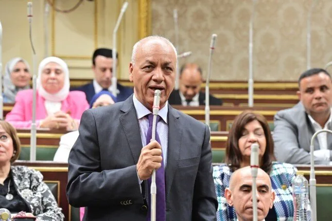 مصطفى بكري ينتقد الحكومة: اقترحت قانون “الإيجار القديم” في 30 يونيو دون مراعاة مشاعر المصريين