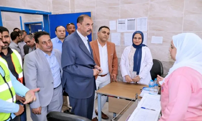 محافظ سوهاج يراجع تقدم مشروعات “حياة كريمة” في قرية البطاخ