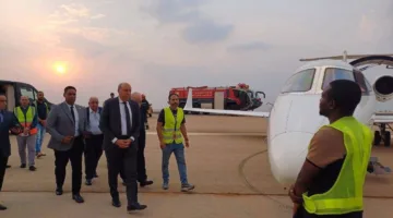 وزير الطيران المدني يقوم بجولة تفقدية في مطار القاهرة الدولي بعد هبوط طارئ لطائرة خاصة أجنبية