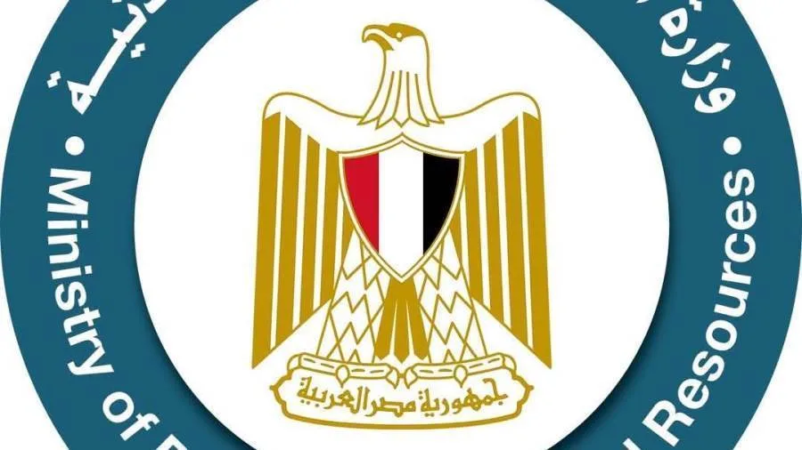 حادث انقلاب البارجة البحرية “آدم مارين 12” في جبل الزيت بخليج السويس