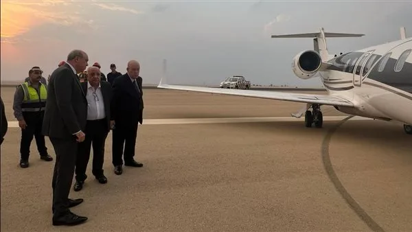 وزير الطيران يشرف على هبوط طارئ لطائرة خاصة أجنبية في مطار القاهرة
