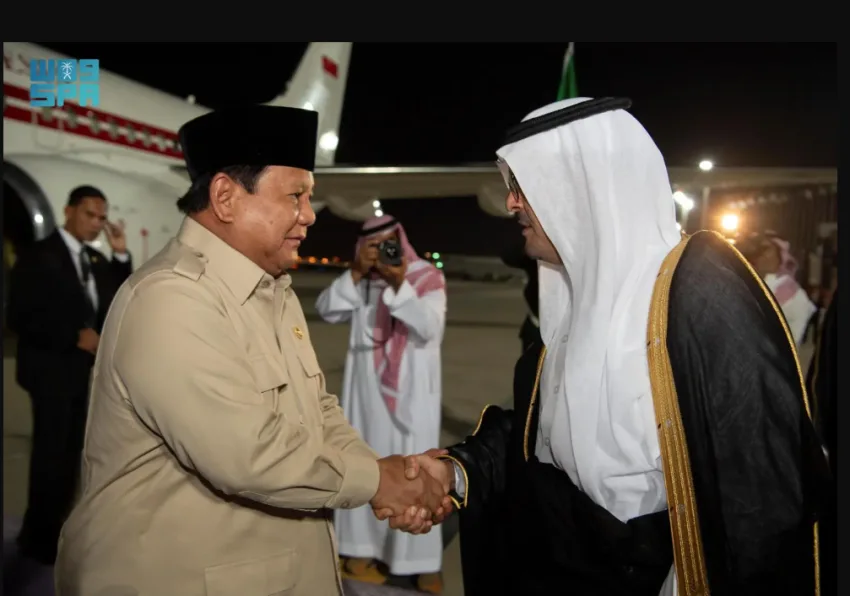رئيس إندونيسيا يصل إلى جدة، والأمير سعود بن مشعل يستقبله رئيس إندونيسيا يصل إلى جدة، والأمير سعود بن مشعل يستقبله