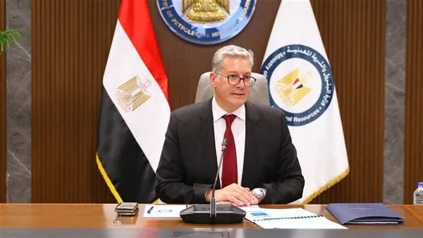 وزير البترول يسافر إلى موقع حادث انقلاب البارجة البحرية آدم مارين 12 في خليج السويس