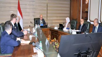 وزير الطيران يستقبل وفدًا من المنظمة الدولية للهجرة