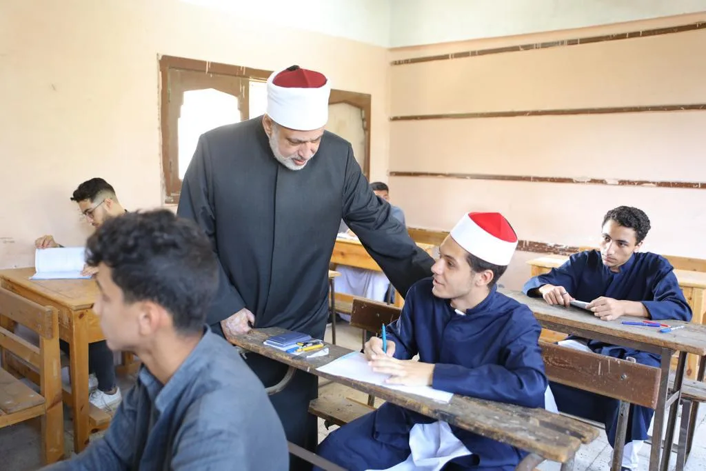 طلاب الثانوية الأزهرية يختبرون في مادة الأحياء اليوم. طلاب الثانوية الأزهرية يختبرون في مادة الأحياء اليوم.
