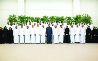 رئيس الدولة يلتقي بوفد مكتب شؤون حجاج الإمارات ويثني على أعمالهم