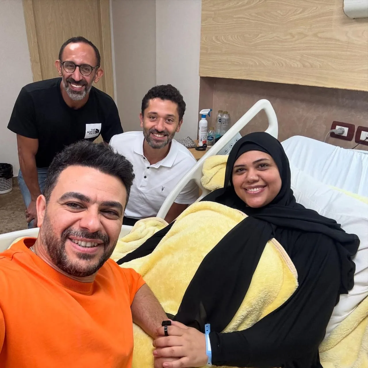 ابن الأصول: كريم محمود عبد العزيز يدعم كريم الحسيني بعد إجراء زوجته لجراحة | صور ابن الأصول: كريم محمود عبد العزيز يدعم كريم الحسيني بعد إجراء زوجته لجراحة | صور