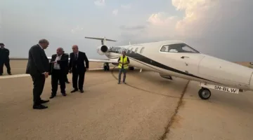 وزير الطيران المدني يشرف على عملية الهبوط الاضطراري لطائرة خاصة أجنبية في مطار القاهرة الدولي