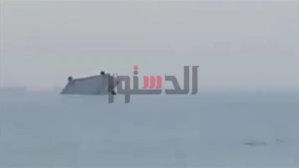 رئيس اتحاد عمال النفط يزور موقع حادث انقلاب البارجة “أدم مارين 12”