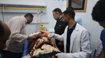 محافظ البحر الأحمر يتوجه إلى موقع حادث حفار جبل الزيت ويزور المصابين للاطمئنان على صحتهم
