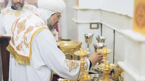 إطلاق أواني في احتفال عيد “القديس الأنبا موسى” بديرمواس إطلاق أواني في احتفال عيد “القديس الأنبا موسى” بديرمواس