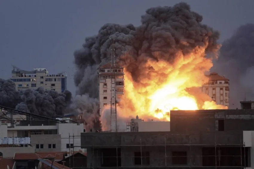 استشهاد 7 فلسطينيين جراء غارة إسرائيلية على خان يونس في جنوب غزة استشهاد 7 فلسطينيين جراء غارة إسرائيلية على خان يونس في جنوب غزة